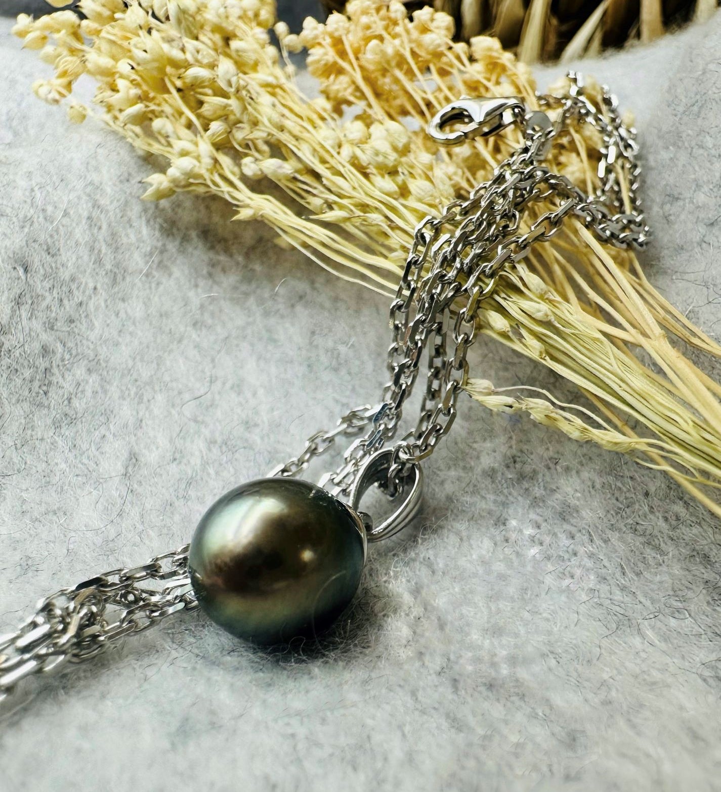 Le Nettoyage et l'Entretien des Bijoux en Perles : Conseils Pratiques - Maison Gabriel