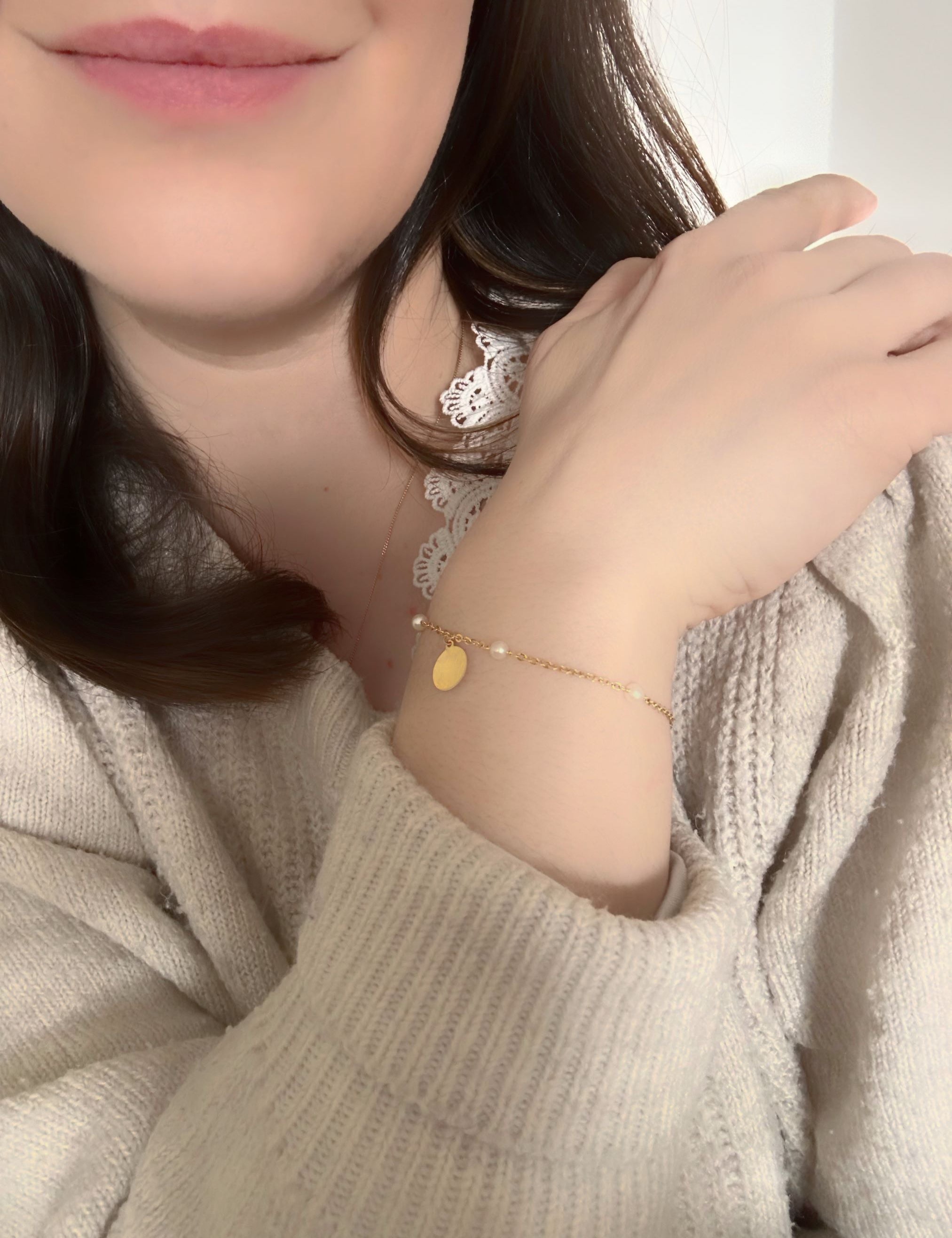 MaisonGabriel_BraceletAlexandrine_perlesdeculture_mailleForcatfineetjetonenor18carats_redim_13.jpg