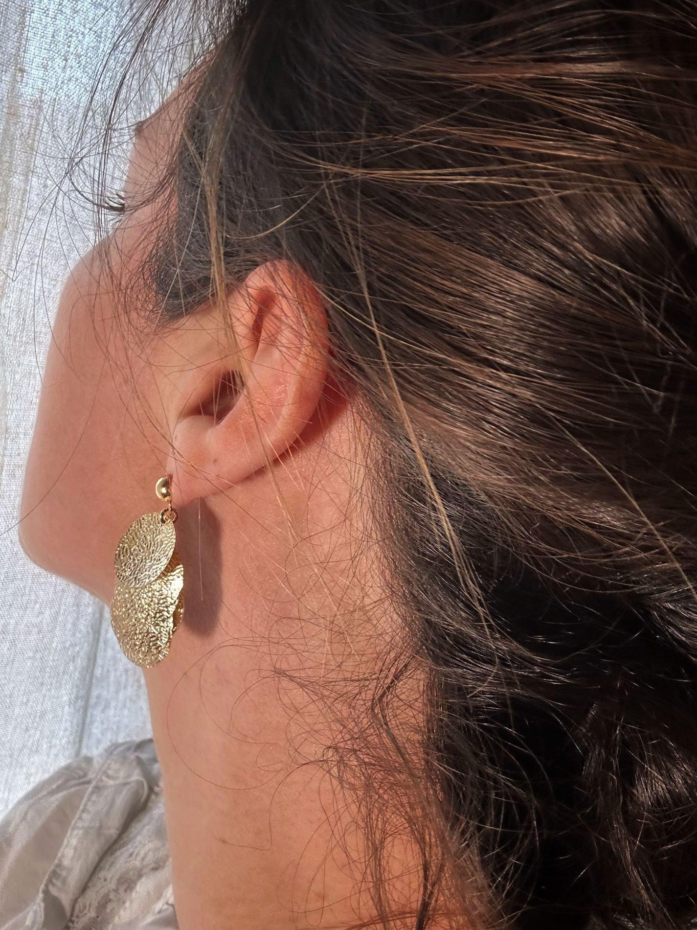 Boucles d'oreilles "Harmonie" en or jaune 18 carats, finition finement martelée - Maison Gabriel