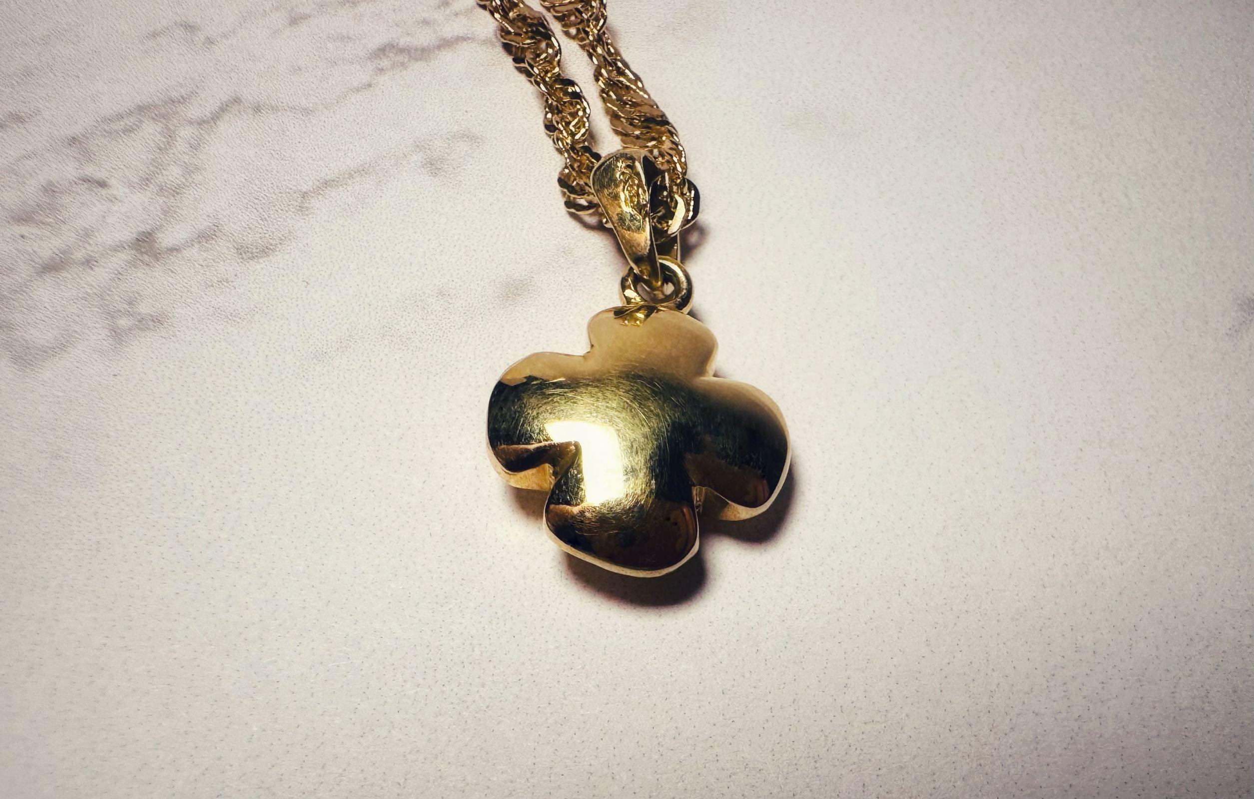 Croix "Alegria" en or jaune 18 carats poli, bordures arrondies - Maison Gabriel