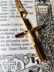 Croix "Amen" en or jaune 18 carats, finition polie brillante - Maison Gabriel