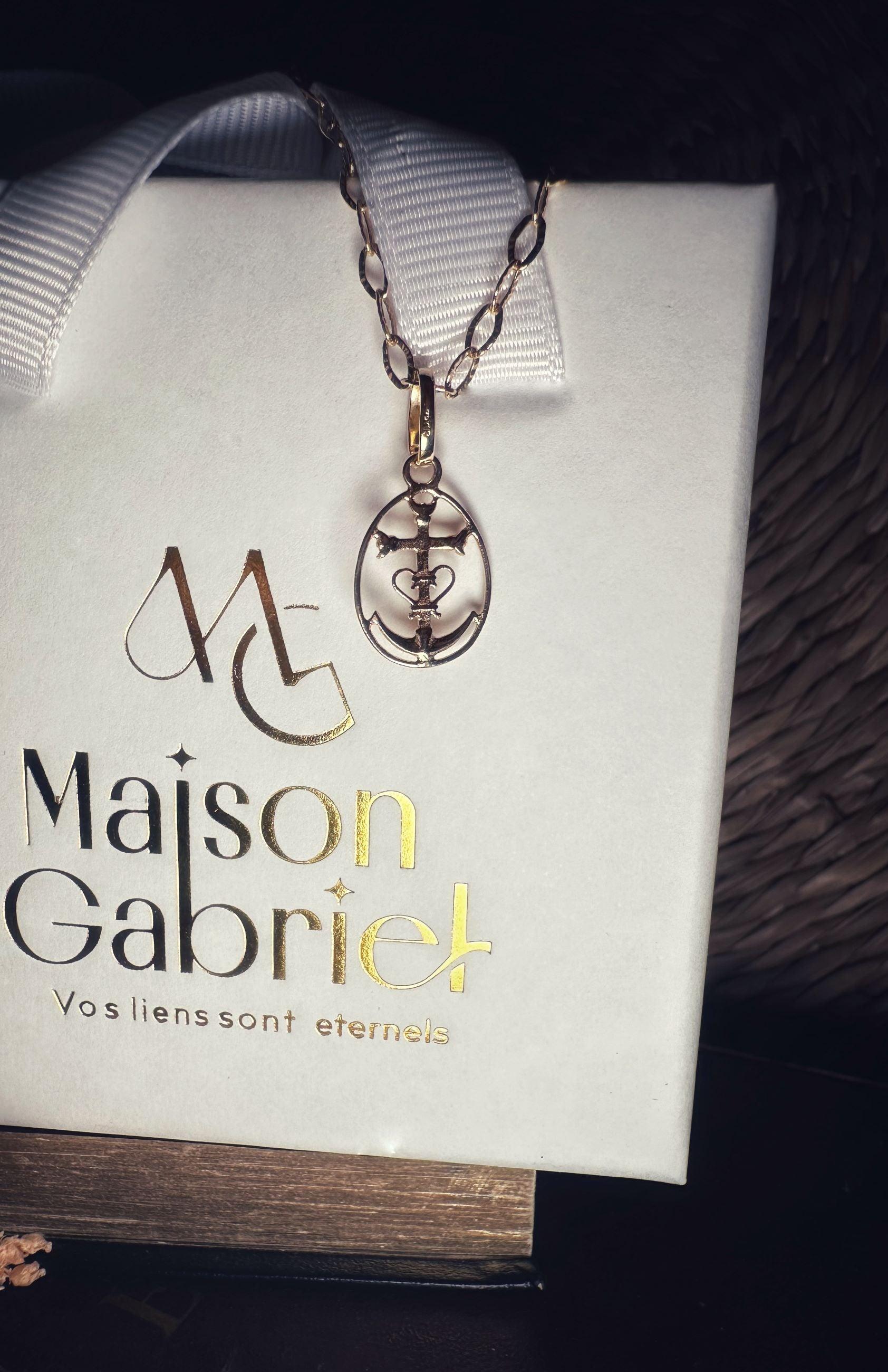 Croix de Camargue ajourée en or jaune 18 carats - Maison Gabriel