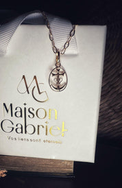 Croix de Camargue ajourée en or jaune 18 carats - Maison Gabriel