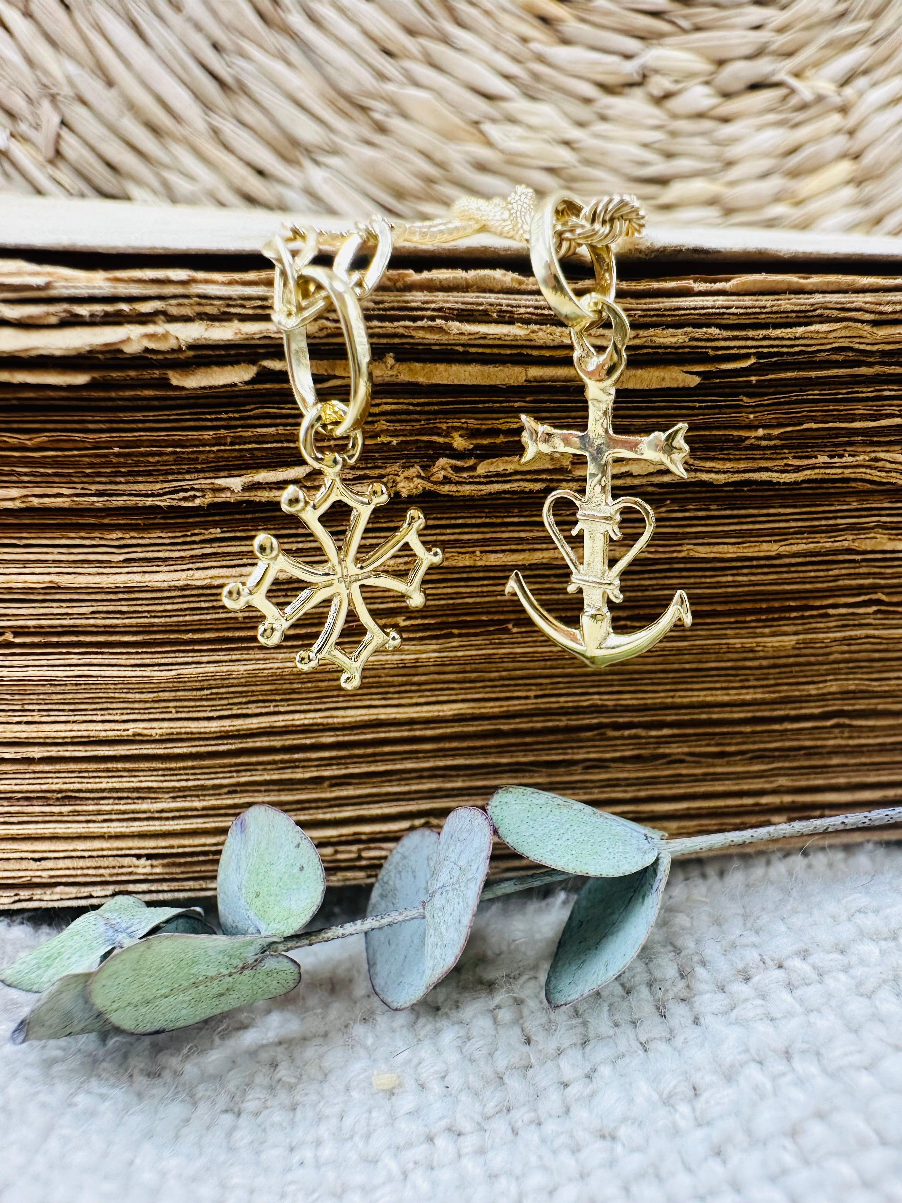 Croix de Camargue en or jaune 18 carats - Maison Gabriel