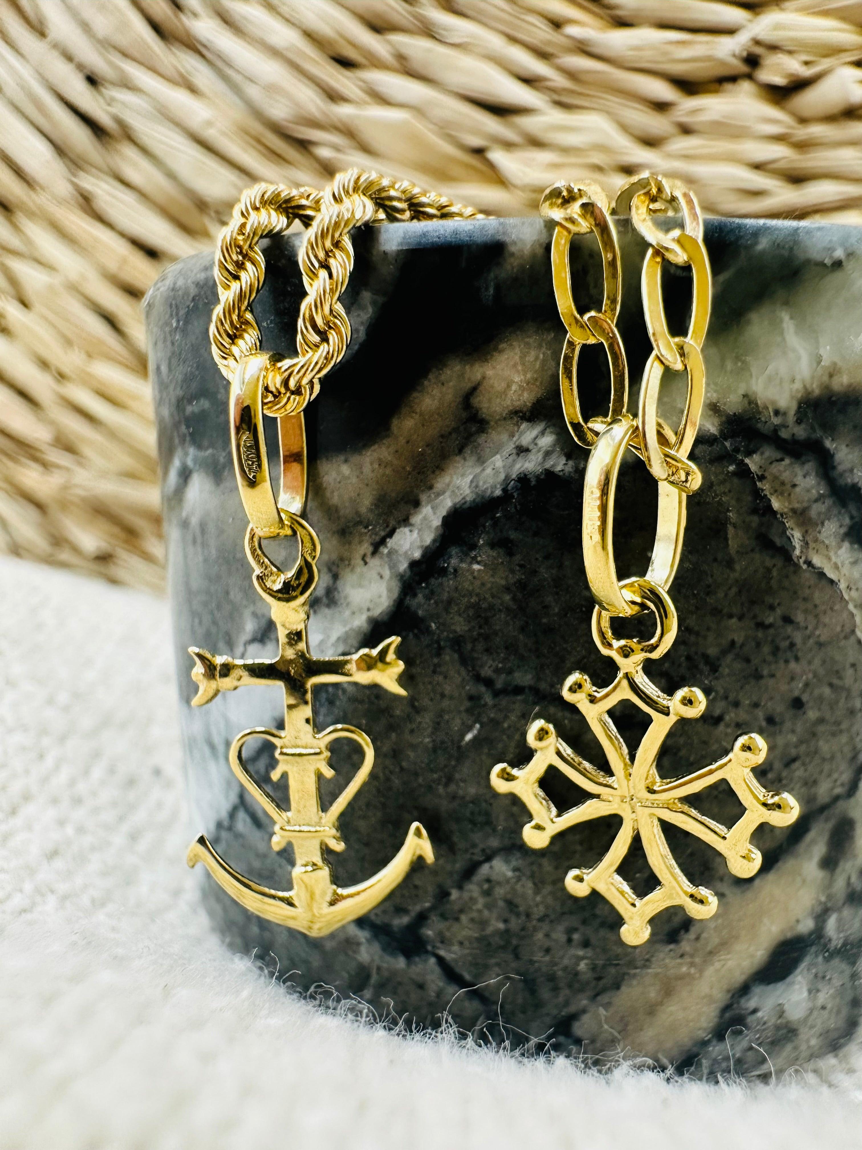 Croix de Camargue en or jaune 18 carats - Maison Gabriel