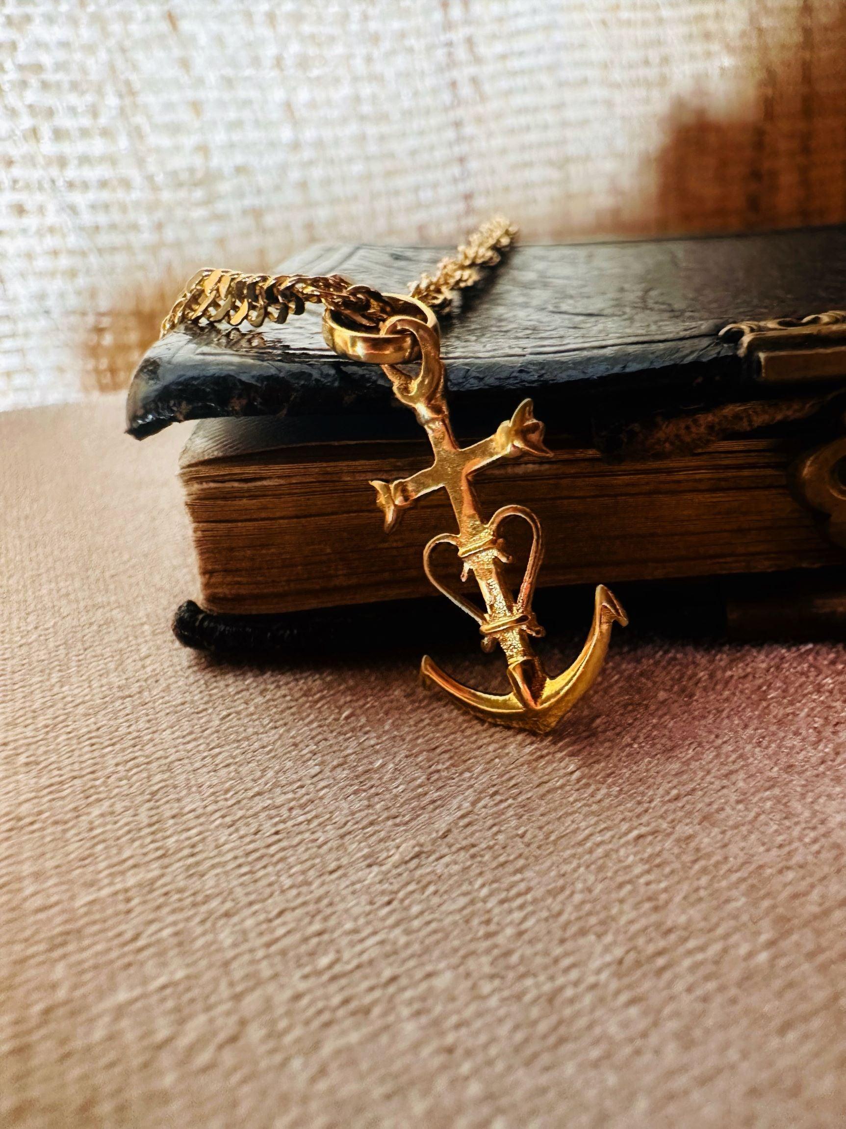 Croix de Camargue en or jaune 18 carats - Maison Gabriel