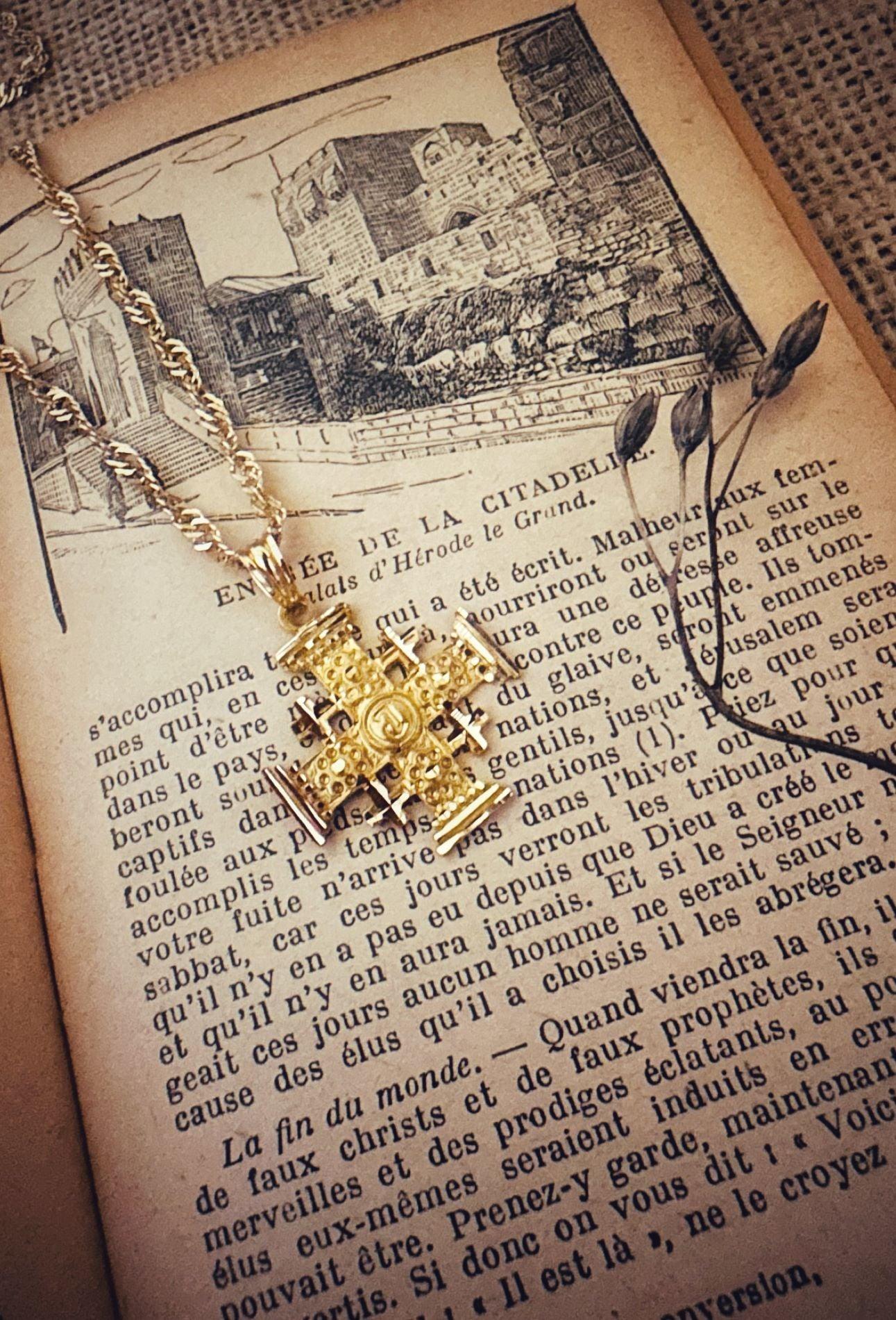 Croix de Jérusalem en or jaune 18 carats - Maison Gabriel