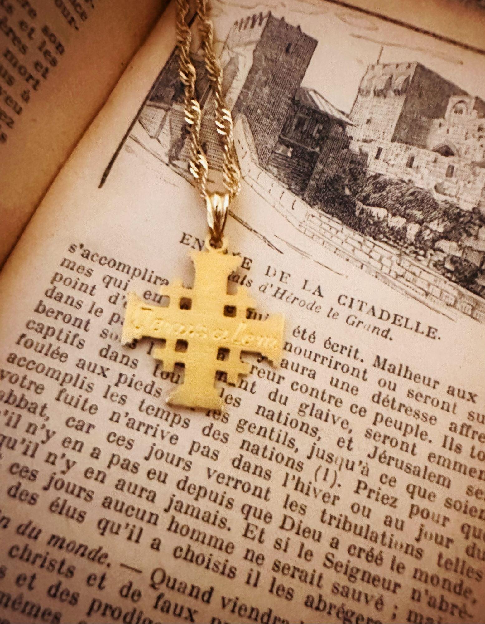 Croix de Jérusalem en or jaune 18 carats - Maison Gabriel
