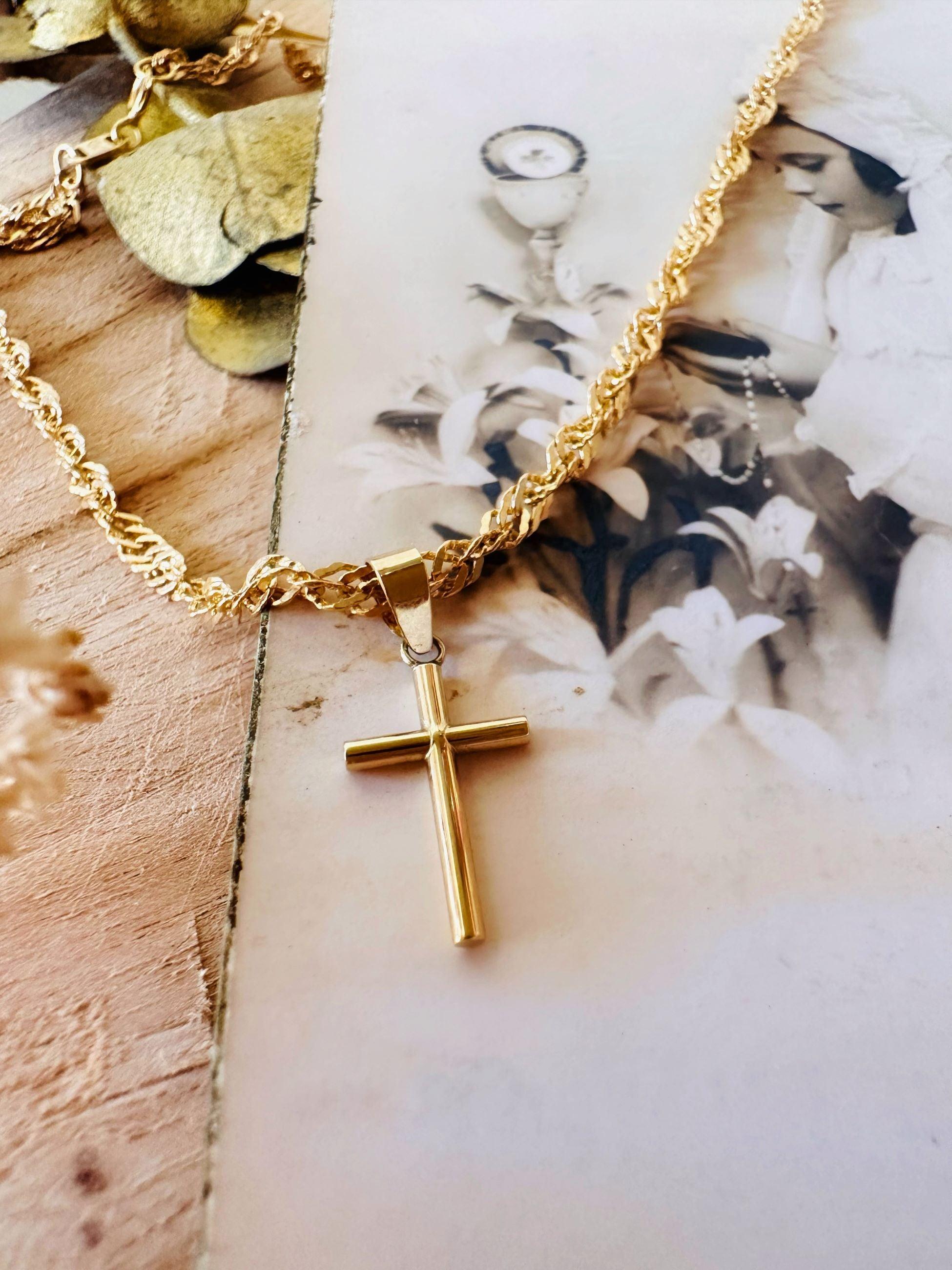 Croix "Humilité" en or jaune 18 carats, finition polie brillante - Maison Gabriel