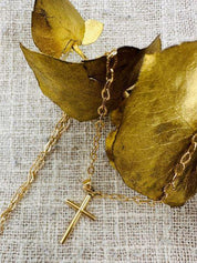 Croix "Humilité" en or jaune 18 carats, finition polie brillante - Maison Gabriel
