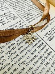 Croix Occitane ajourée en or jaune 18 carats - Maison Gabriel