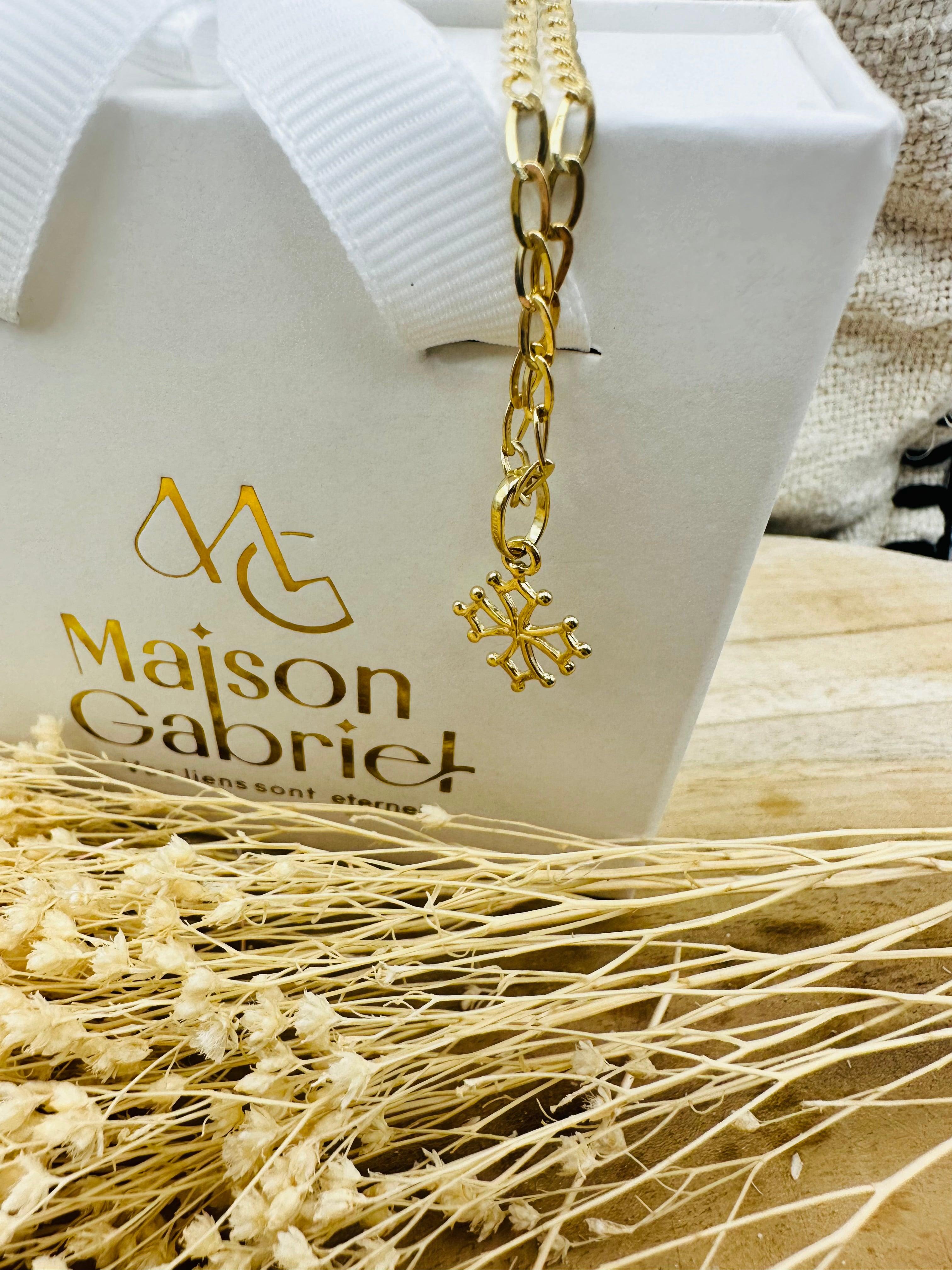 Croix Occitane ajourée en or jaune 18 carats - Maison Gabriel