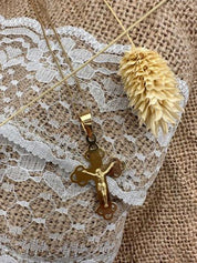 Croix "Verso l'alto" en or jaune 18 carats avec finition polie brillante et triple fleur ajourée - Maison Gabriel