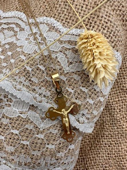 Croix "Verso l'alto" en or jaune 18 carats avec finition polie brillante et triple fleur ajourée - Maison Gabriel