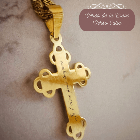 Croix "Verso l'alto" en or jaune 18 carats avec finition polie brillante et triple fleur ajourée - Maison Gabriel