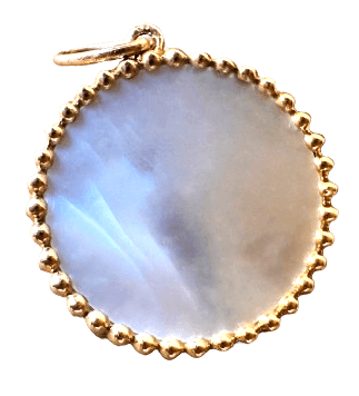Pendentif ou jeton "Elsie" gravable, en or 18 carats sculpté et nacre - Maison Gabriel