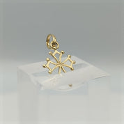 Croix Occitane ajourée en or jaune 18 carats