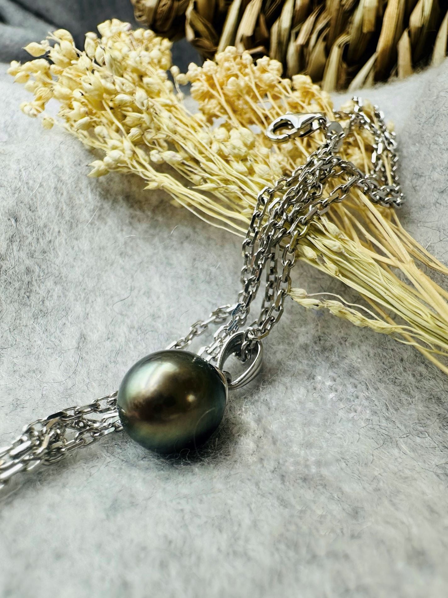 Le Nettoyage et l'Entretien des Bijoux en Perles : Conseils Pratiques - Maison Gabriel