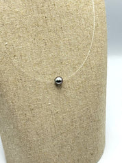 Collier "Hina" avec perle de Tahiti sur fil nylon invisible