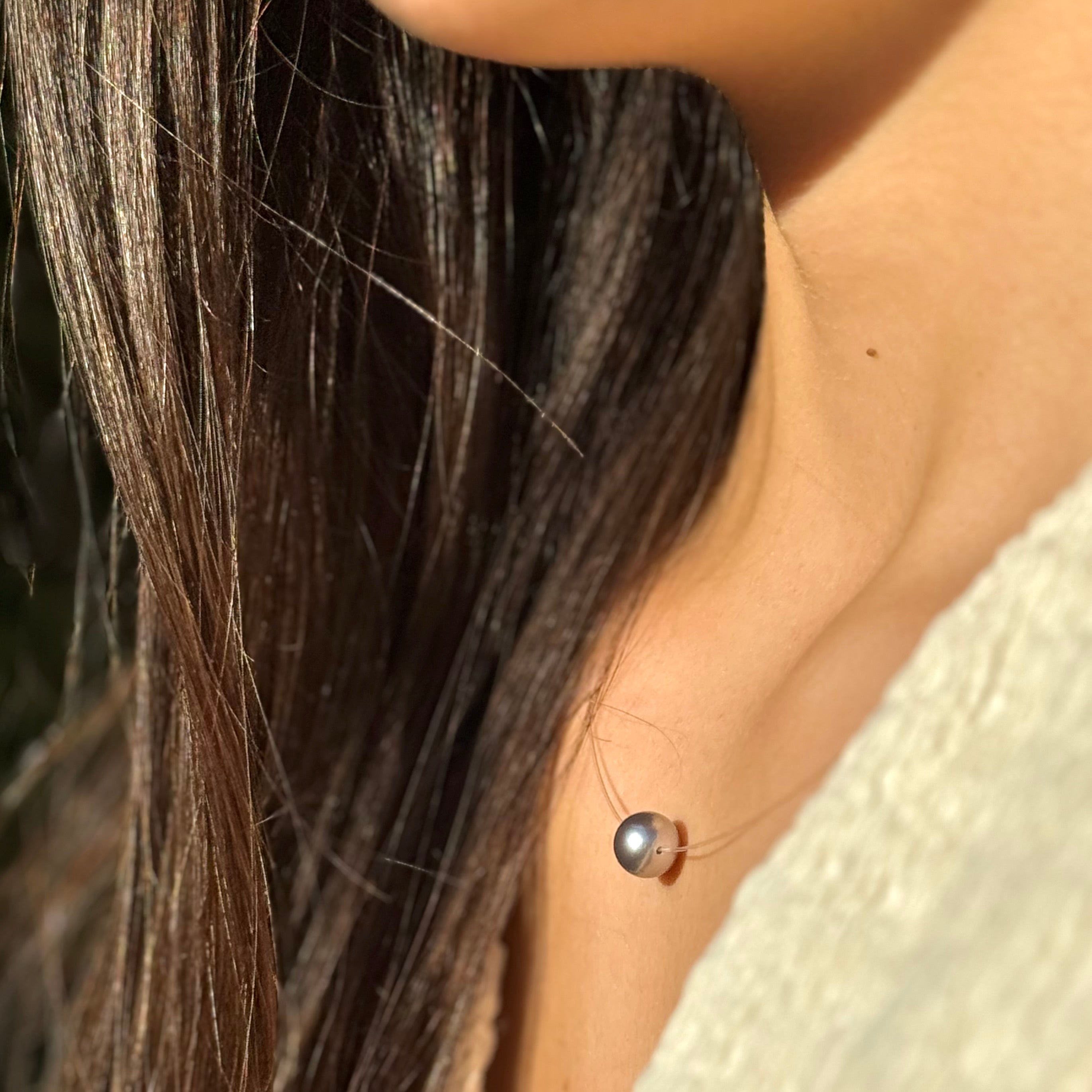 Collier "Hina" avec perle de Tahiti sur fil nylon invisible