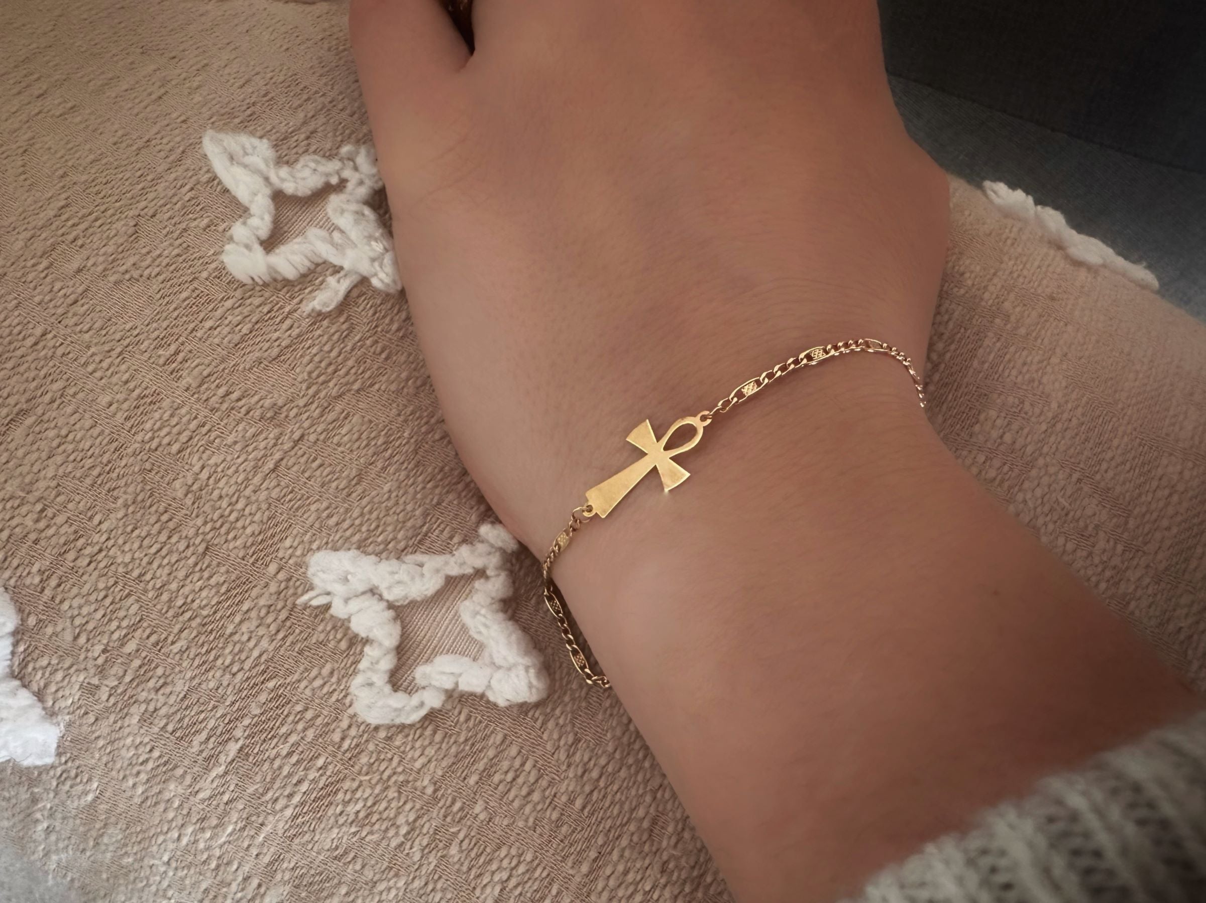 Bracelet "Croix de Vie", maille Figaro marine et croix d'Egypte, en or 18 carats