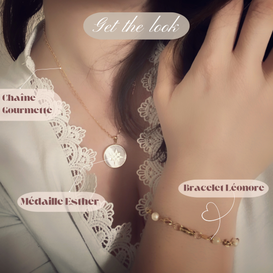 Pendentif "Esther" gravable, en nacre, bordure et étoile polaire en or 18 carats