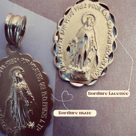 Médaille Miraculeuse à bordure dentelle, en or 18 carats