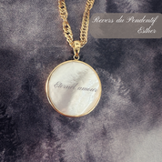 Pendentif "Esther" gravable, en nacre, bordure et étoile polaire en or 18 carats
