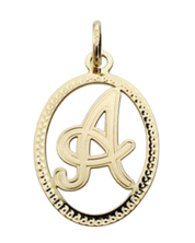Pendentif ou jeton "Oméga", lettre stylisée ajourée en or jaune 18 carats