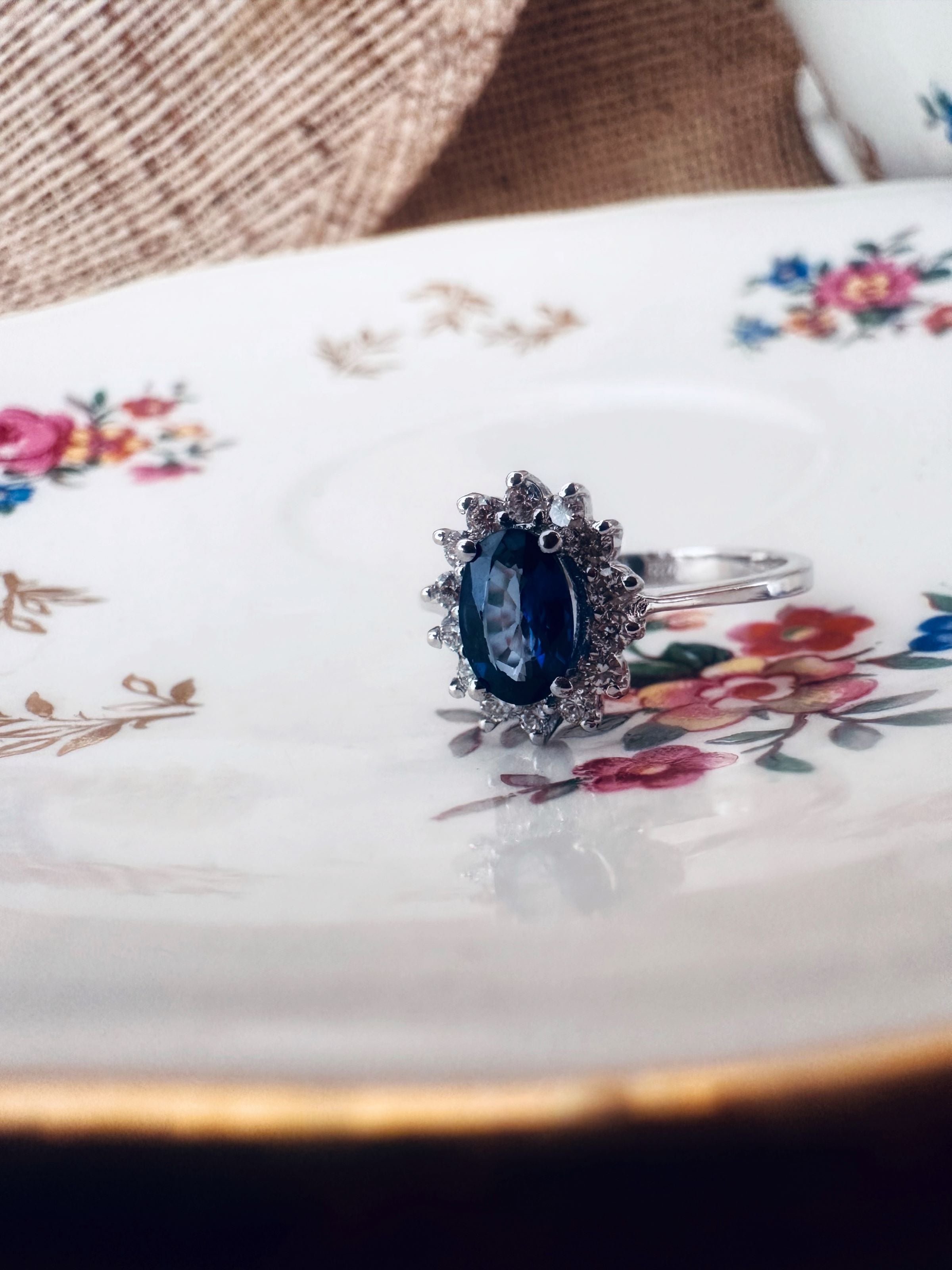 Maison_Gabriel_Bague_Princess_Kate_saphir_redim_1_1.jpg