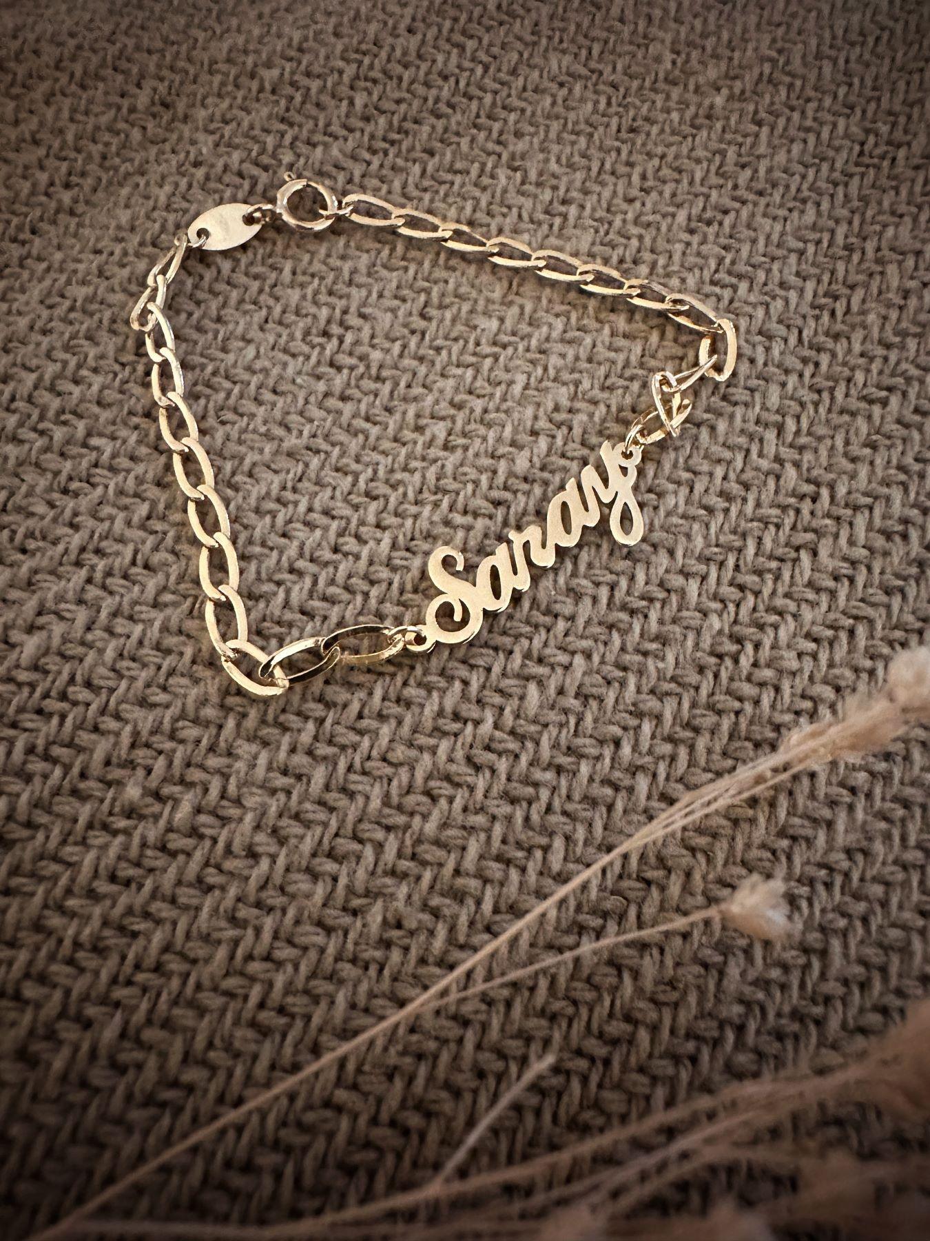 Maison_Gabriel_Bracelet_enfant_Caresse_prenom_or_jaune_18_carats_redim_3.jpg