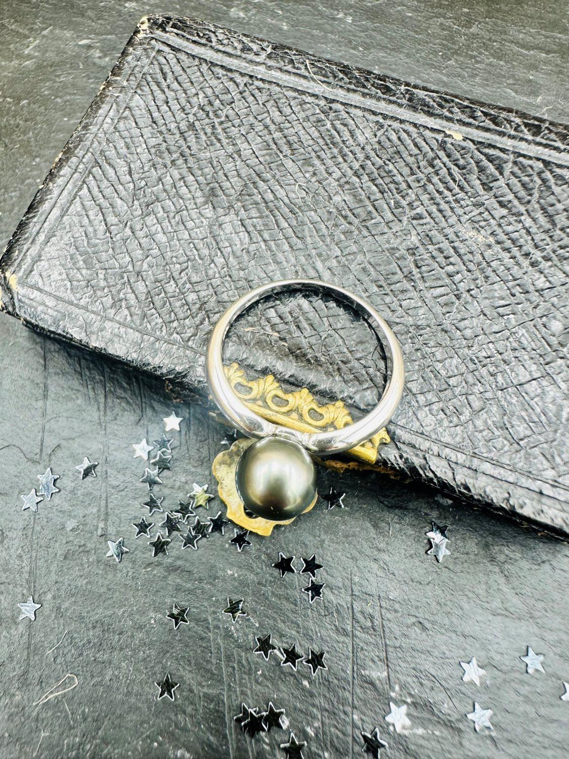 Bague "Haumana", perle de Tahiti ronde sur monture en or 18 jaune carats ou en Argent 925 finition polie brillante - Maison Gabriel