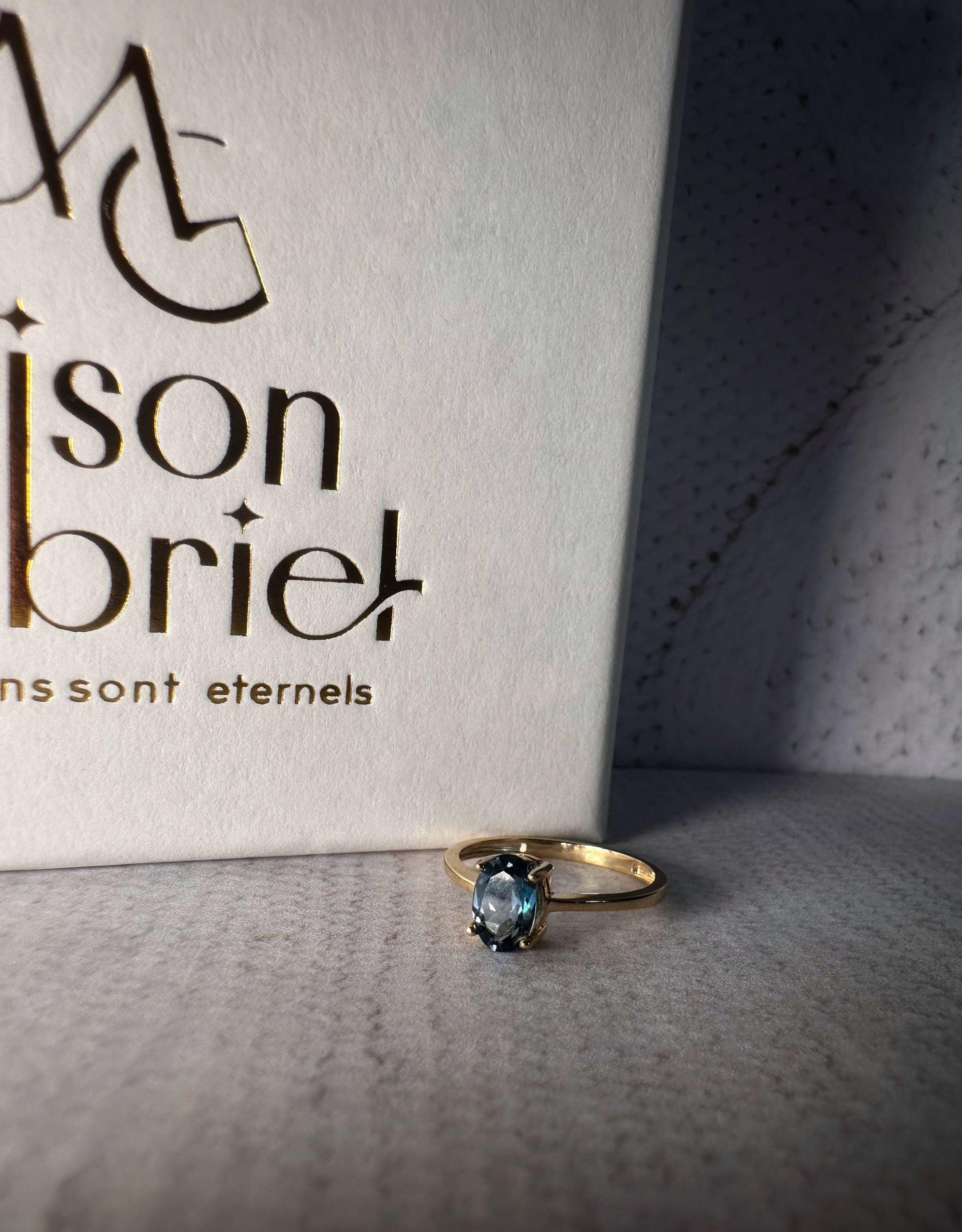 Bague "La belle vie!", en or jaune 18 carats et pierres fines - Maison Gabriel