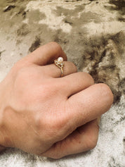 Bague "Promesse" en or jaune 18 carats avec perle de culture et pavage de diamants - Maison Gabriel