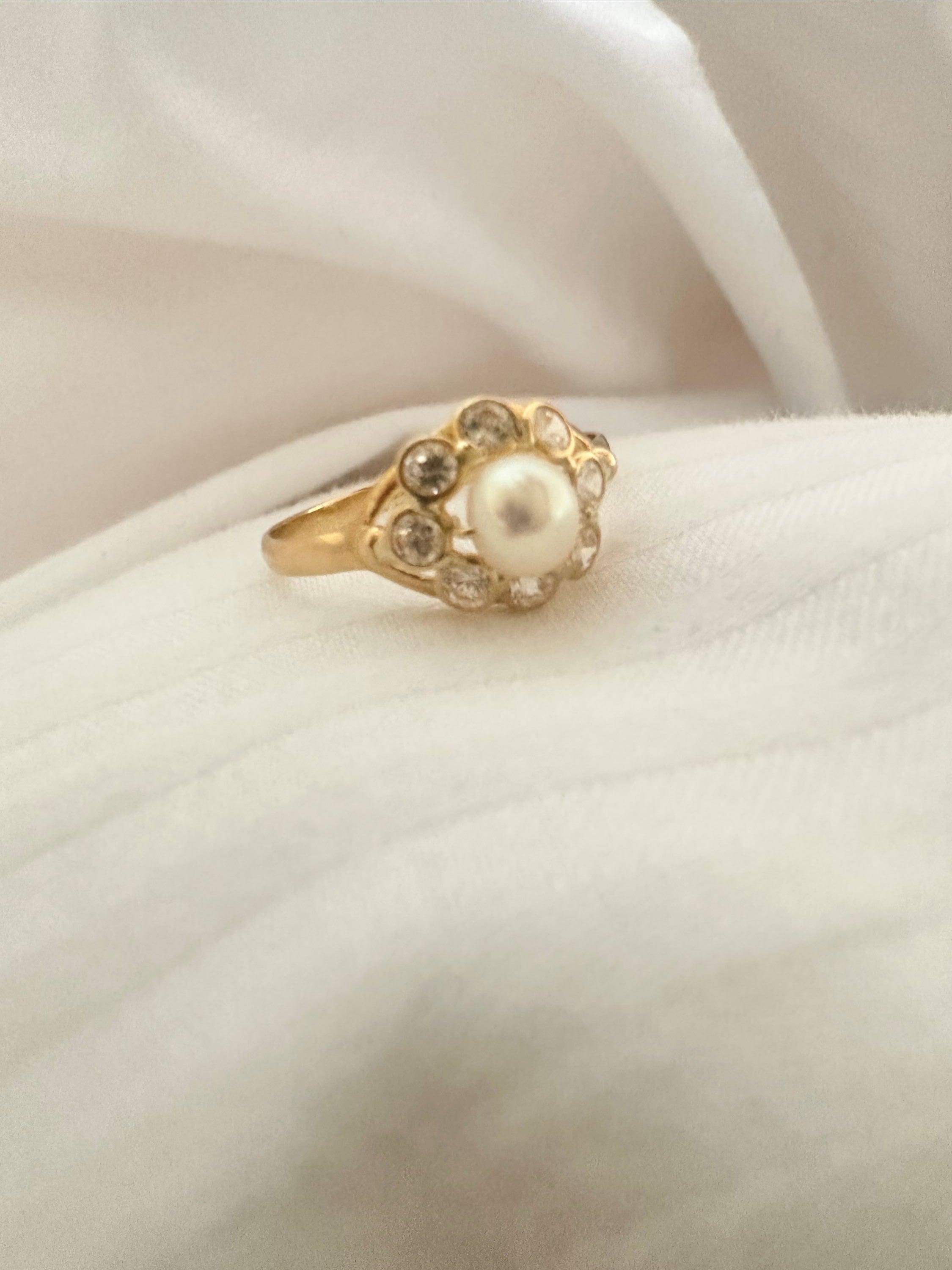 Bague "Promesse" en or jaune 18 carats avec perle de culture et pavage de diamants - Maison Gabriel