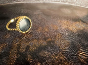 Bague "Ysalée", pierre fine ronde perlée en or 18 carats - Maison Gabriel