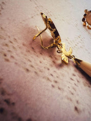 Boucles d'oreilles "Impératrice" camées en or jaune 18 carats et ivoire de synthèse - Maison Gabriel