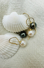 Boucles d'oreilles "Tehani" en perles d'eau douce rondes ou perles de Tahiti, et or jaune 18 carats - Maison Gabriel