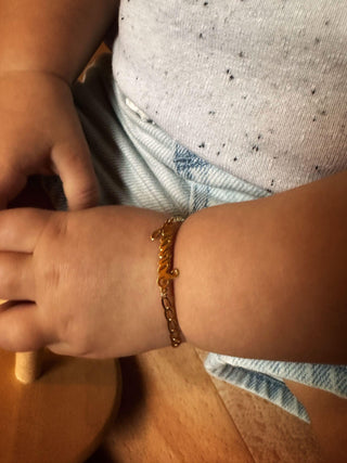 Bracelet Enfant "Caresse" personnalisable avec prénom, en or jaune 18 carats - Maison Gabriel