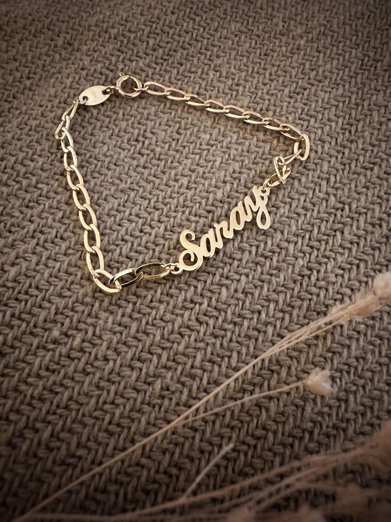 Bracelet Enfant "Caresse" personnalisable avec prénom, en or jaune 18 carats - Maison Gabriel
