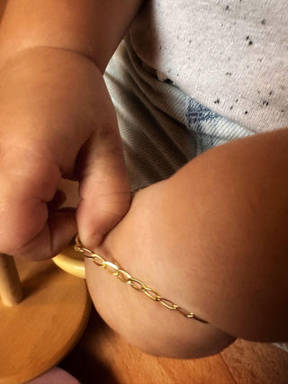 Bracelet Enfant "Caresse" personnalisable avec prénom, en or jaune 18 carats - Maison Gabriel