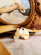 Bracelet ou lien "Lucien" en ruban de Satin doré - Maison Gabriel