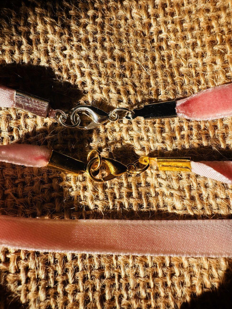 Bracelet ou lien "Rosa" en ruban de Velours vieux rose - Maison Gabriel
