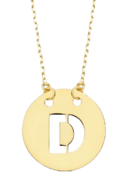 Collier "Alpha", fine chaine ajustable et pendentif rond ajouré initiale, en or jaune 18 carats - Maison Gabriel