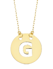 Collier "Alpha", fine chaine ajustable et pendentif rond ajouré initiale, en or jaune 18 carats - Maison Gabriel