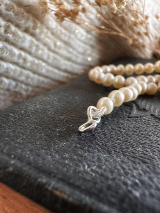 Collier "Poehere", rang de perles blanches de culture, fermeture or 18 carats ou argent 925 - Maison Gabriel