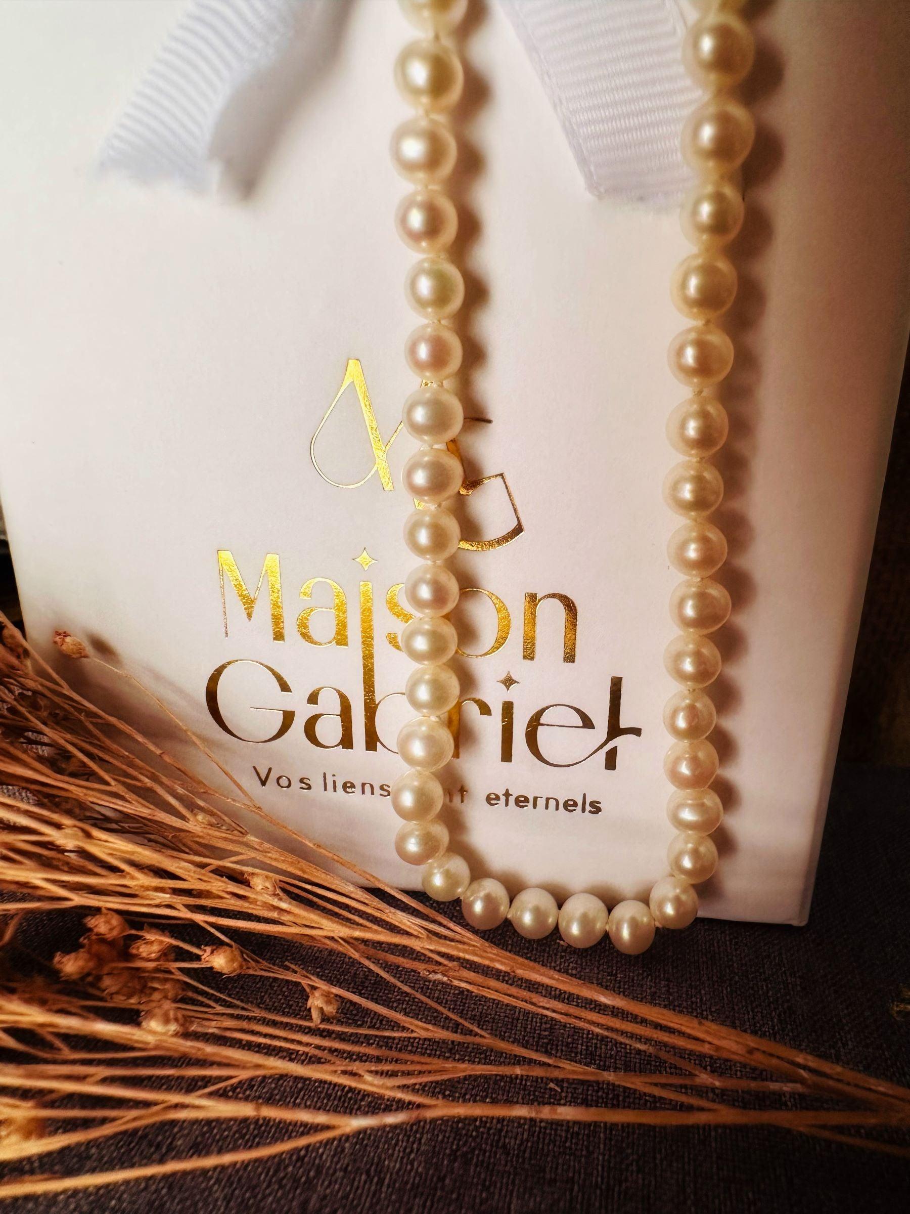 Collier "Poehere", rang de perles blanches de culture, fermeture or 18 carats ou argent 925 - Maison Gabriel