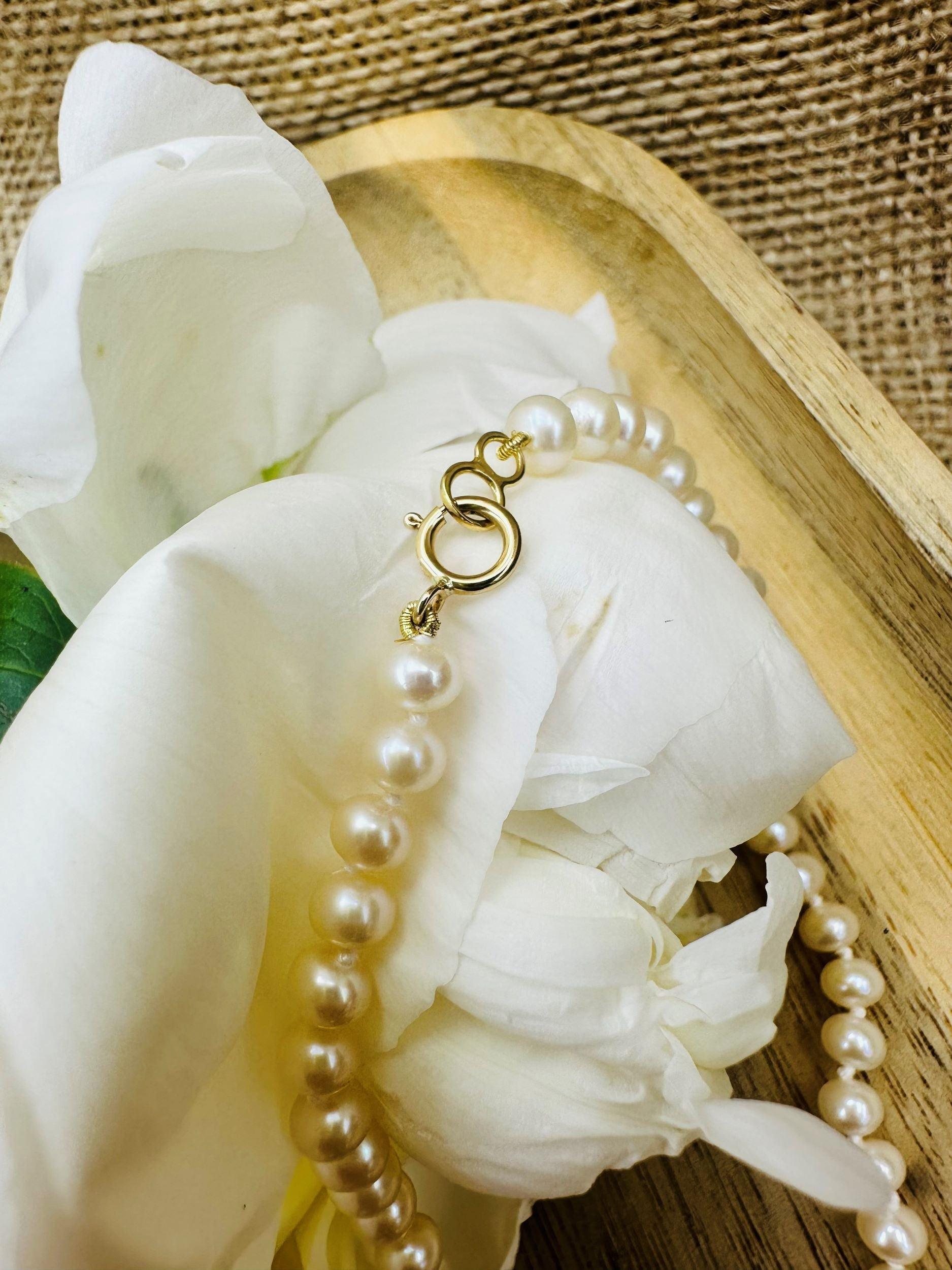 Collier rivière à double rang de diamants et de perles en or blanc - En vente su
