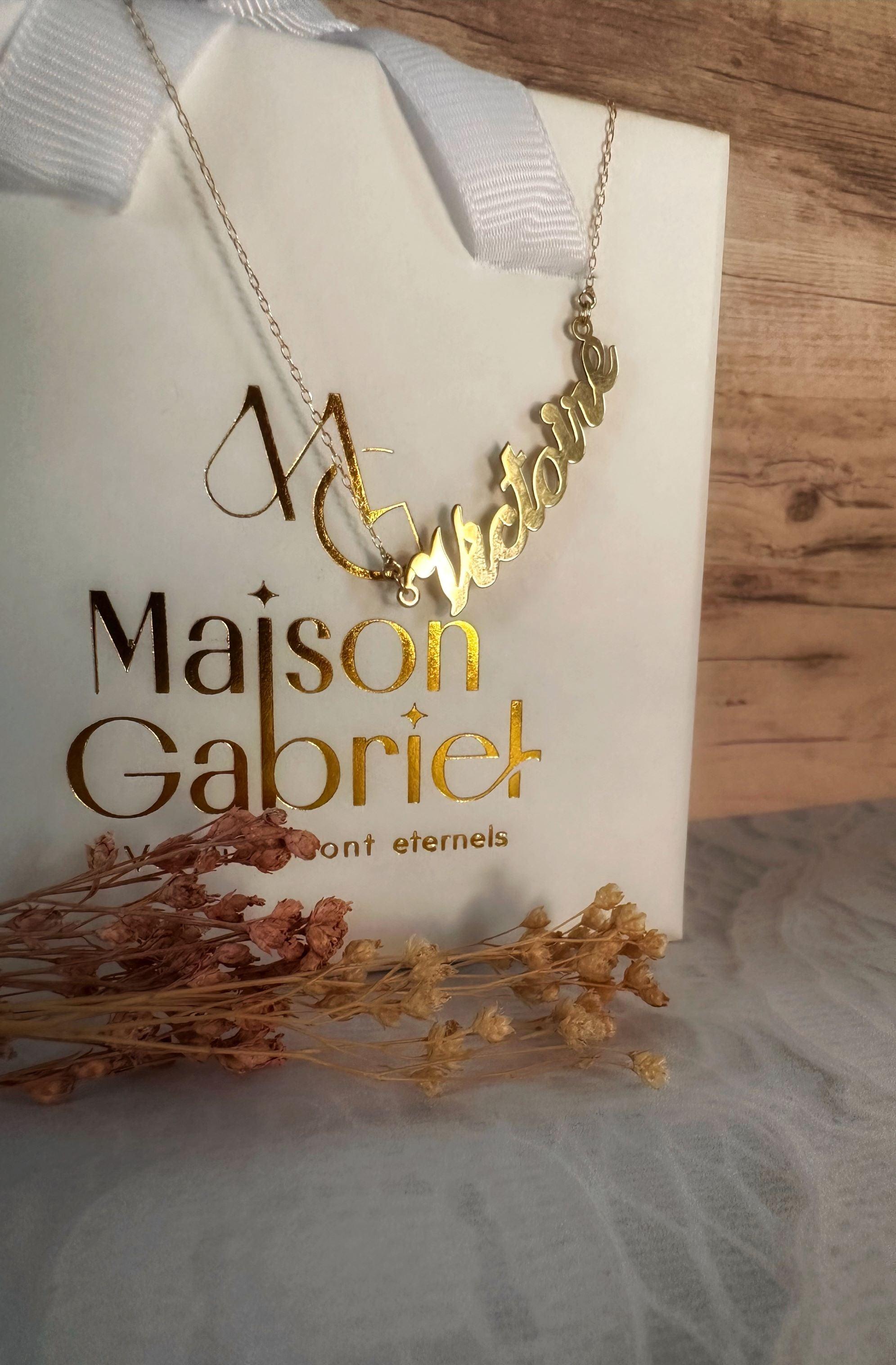 Collier "Signature", lettrage personnalisable et fine chaine ajustable, en or 18 carats - Maison Gabriel