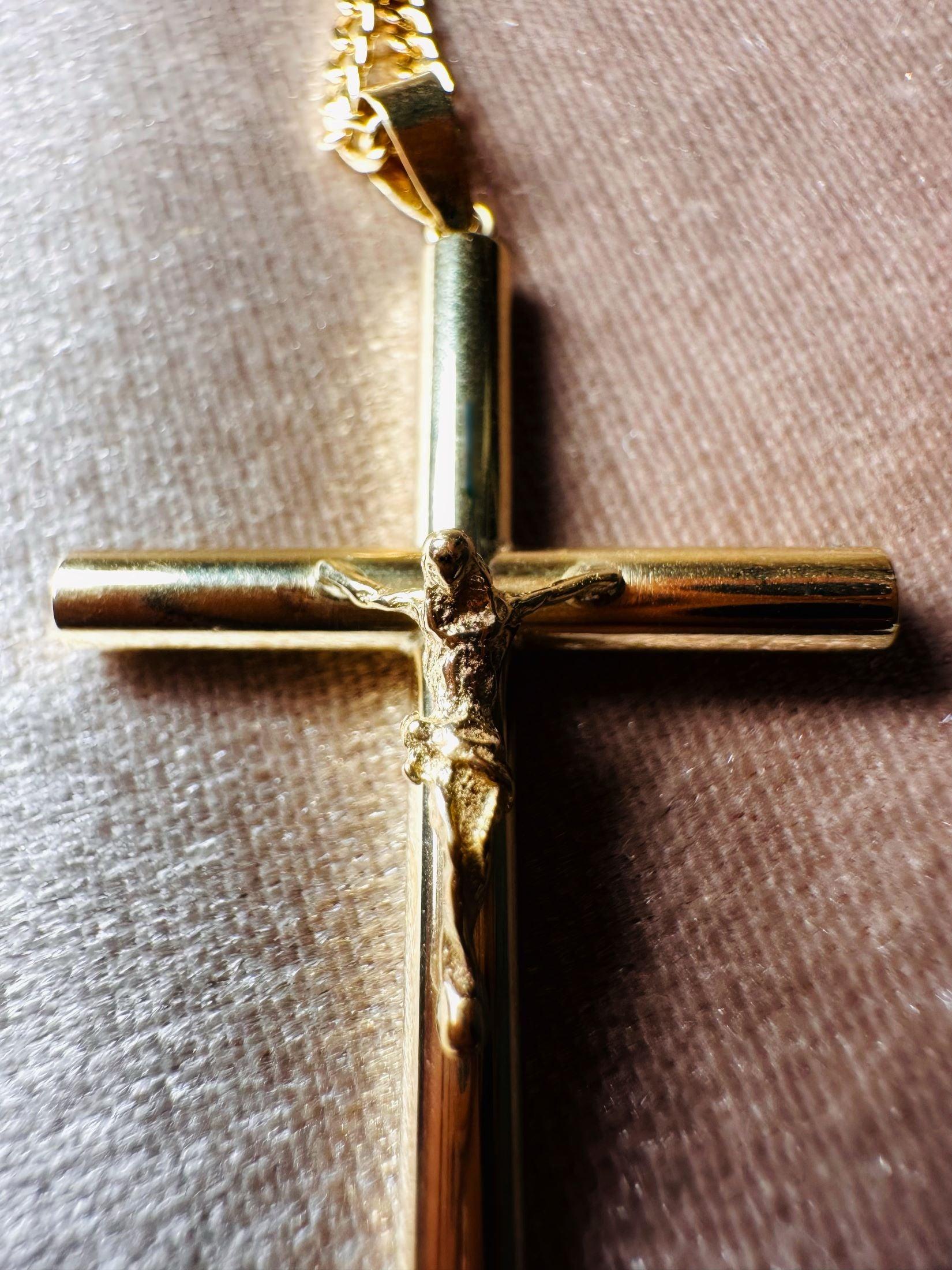 Croix "Amen" en or jaune 18 carats, finition polie brillante - Maison Gabriel